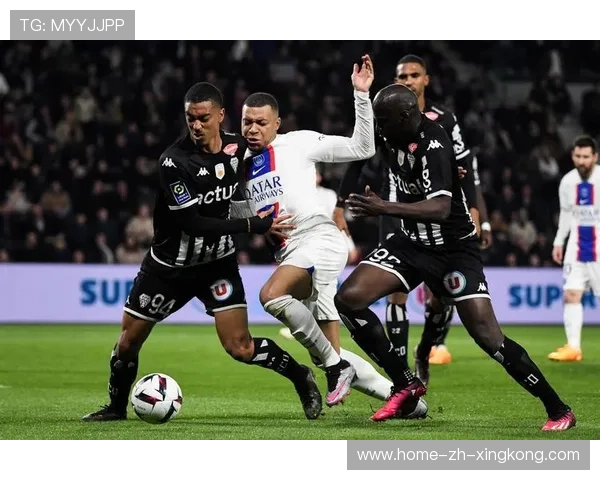 法甲巴黎外围渗透连连,禁区威胁接踵而来